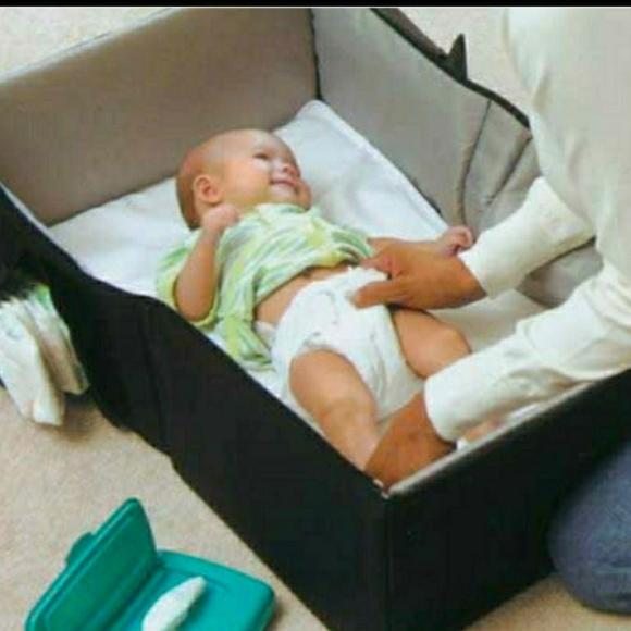 Eddie Bauer Black Infant Baby Portable Travel Bed Crib Carrier Changing Station - Picture 7 of 7